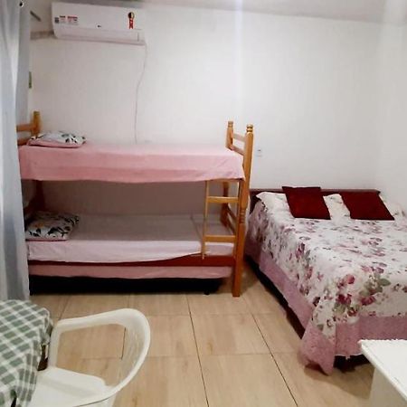 Kitnet S2 Em Torres-Rs - Na Mais Bela Praia Gaucha - Cozinha - Banheiro - Ar Condicionado - Tv Smart 32' - Wi-Fi - Estacionamento - Anfitria Superhost No Bnb Luaran gambar