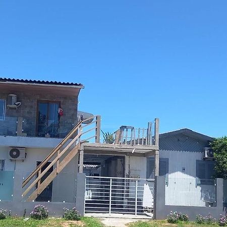 Kitnet S2 Em Torres-Rs - Na Mais Bela Praia Gaucha - Cozinha - Banheiro - Ar Condicionado - Tv Smart 32' - Wi-Fi - Estacionamento - Anfitria Superhost No Bnb Luaran gambar