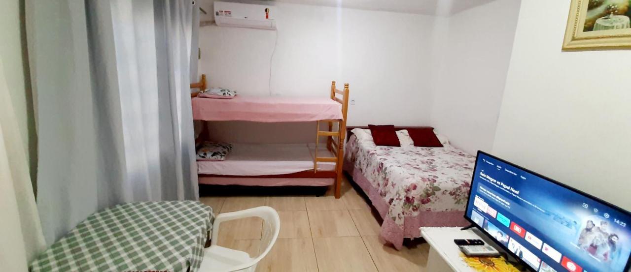 Kitnet S2 Em Torres-Rs - Na Mais Bela Praia Gaucha - Cozinha - Banheiro - Ar Condicionado - Tv Smart 32' - Wi-Fi - Estacionamento - Anfitria Superhost No Bnb Luaran gambar